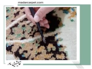 ‏رنگ برداری فرش دستباف در قالیشویی